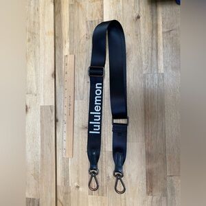 Lululemon Festival Shoulder Strap in Black